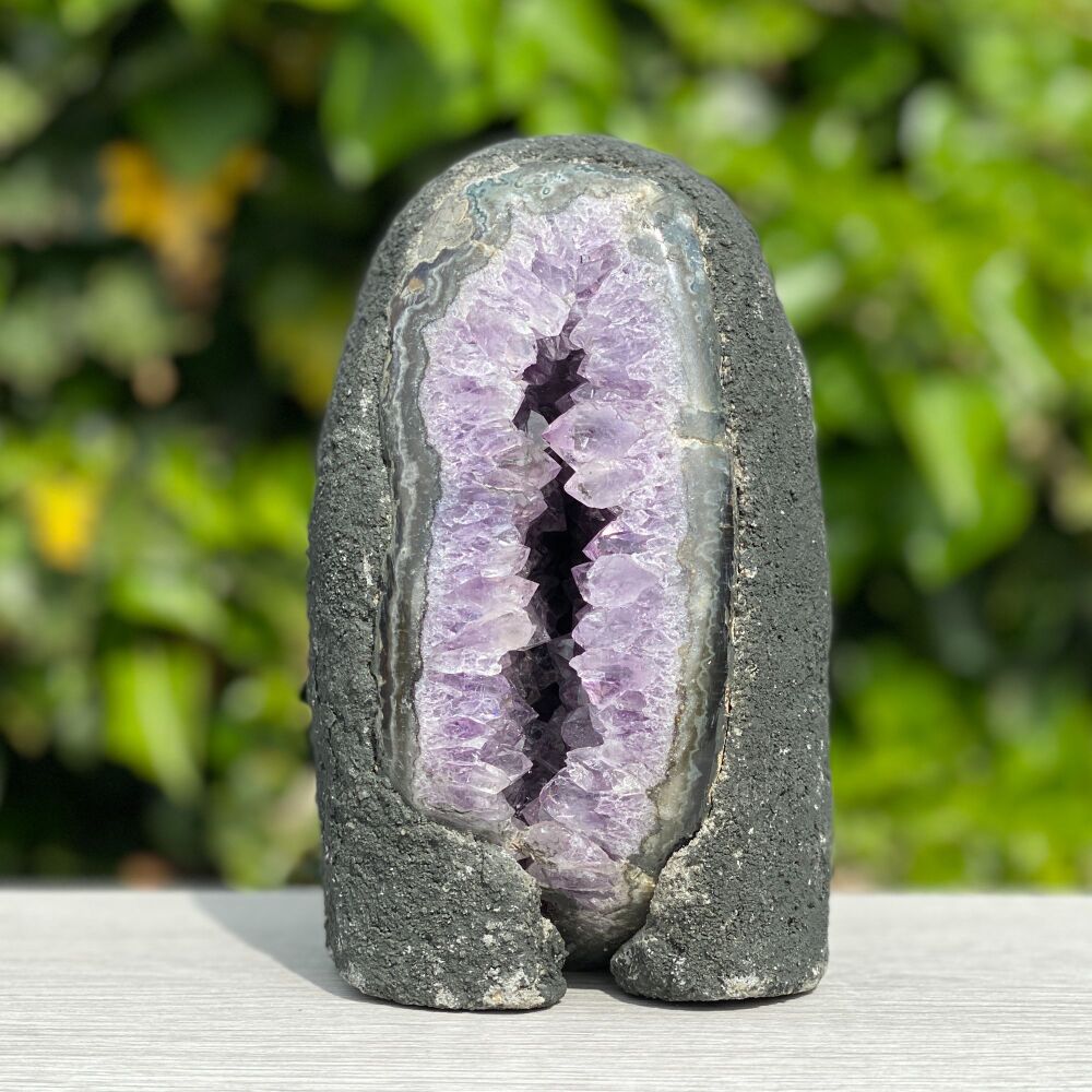 ** A Totally Stunning 1.9kg Amethyst Church