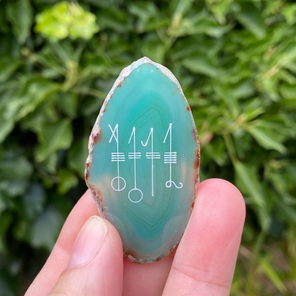 Agate Svefnthorn Protection and Sleep Amulet ~ Green #01