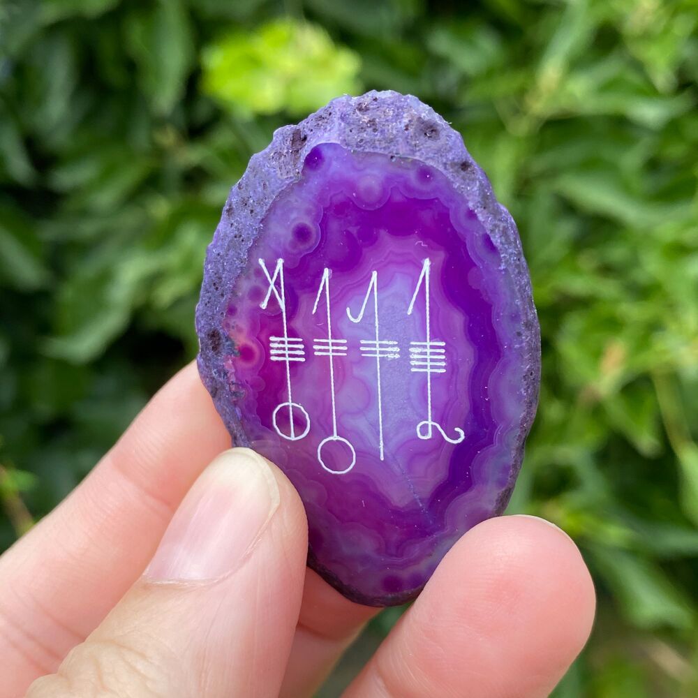 Agate Svefnthorn Protection and Sleep Amulet ~ Purple #03