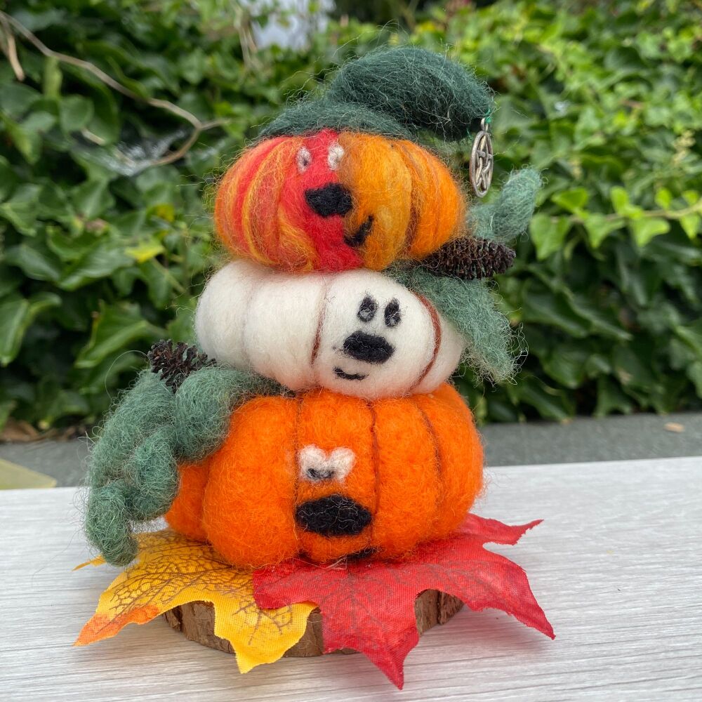 12: The Pumpkin Stack ~ Needlefelt Pumpkins