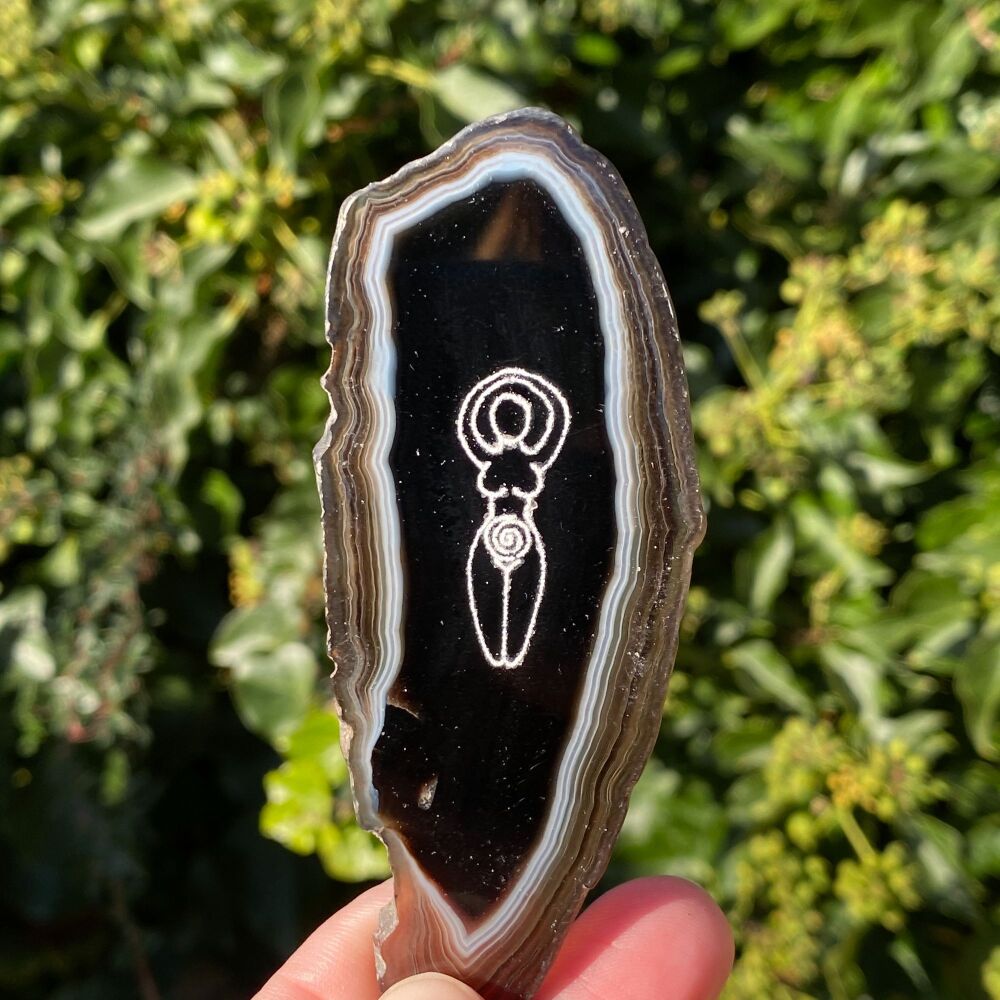 Agate Goddess Protection Amulet ~ Dark Amber 26