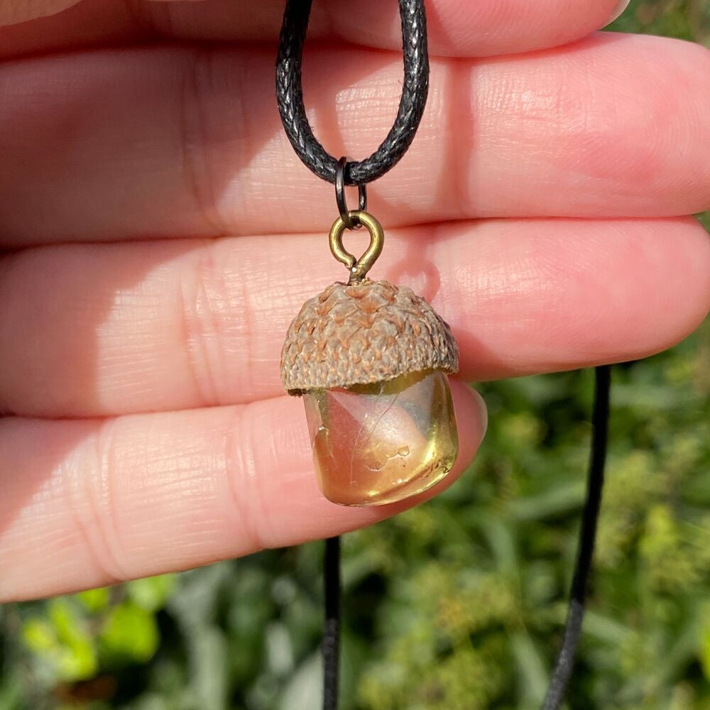 Cute Crystal Pendant set in a Acorn Cup ~ Lemon Quartz