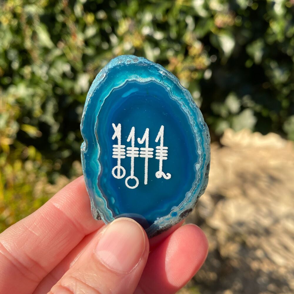 Agate Svefnthorn Protection and Sleep Amulet ~ Blue 01