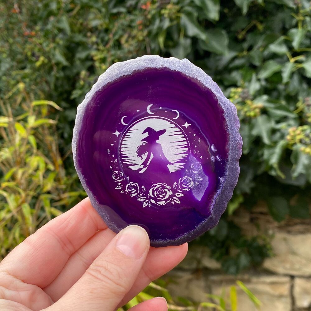 Agate Slice with a Witch and Moon design