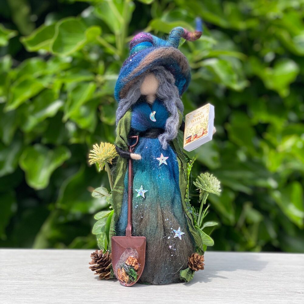 ** A New Coven of the Cauldron Collectible Witch ** ~ Elspeth