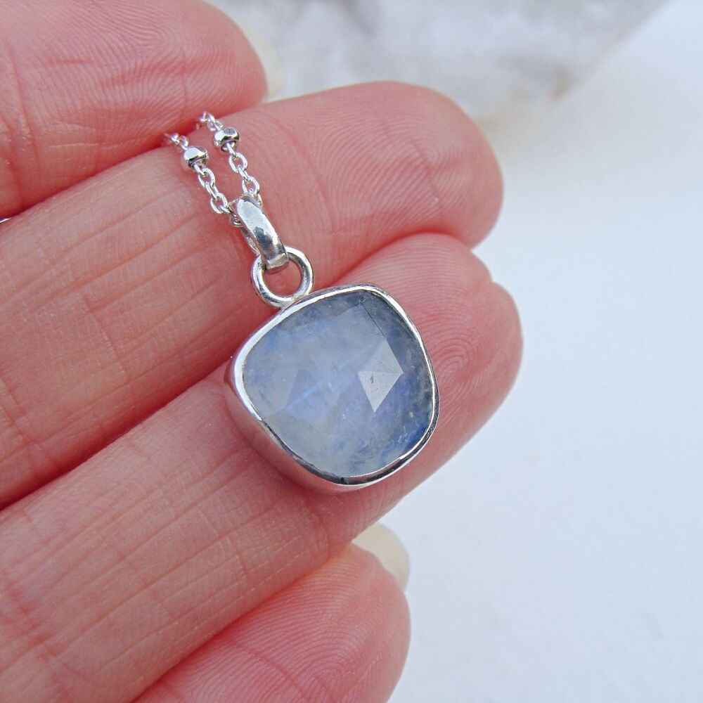Sterling Silver Winter Star Faceted Moonstone Pendant Necklace Specimen 2