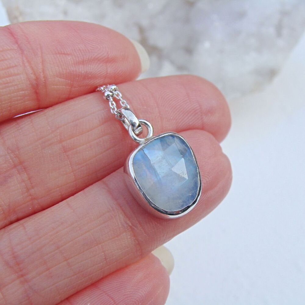 Sterling Silver Winter Star Faceted Moonstone Pendant Necklace Specimen 3