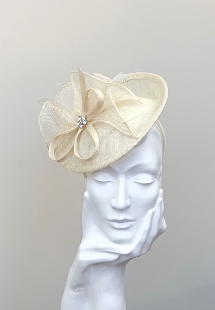 Cream Small Upturn Saucer Fascinator