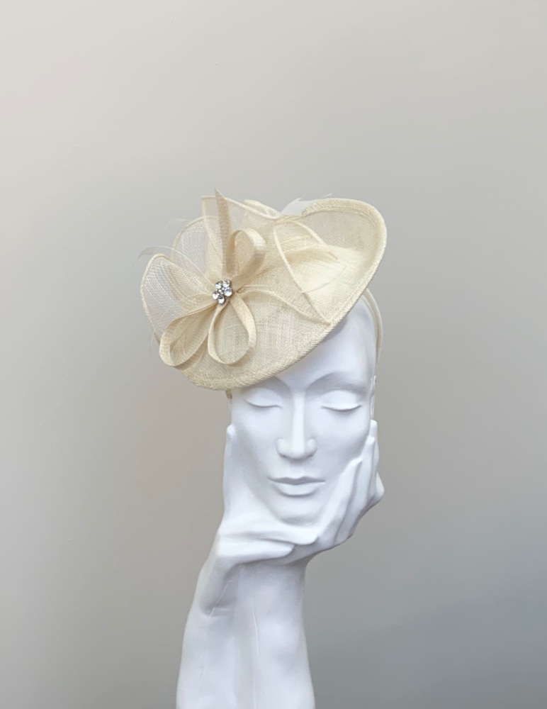 Cream Small Upturn Saucer Fascinator