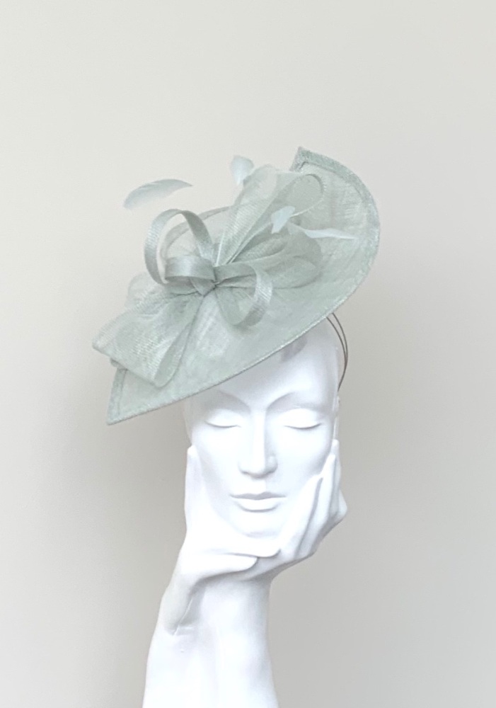Peppermint Green Asymmetric Saucer Fascinator