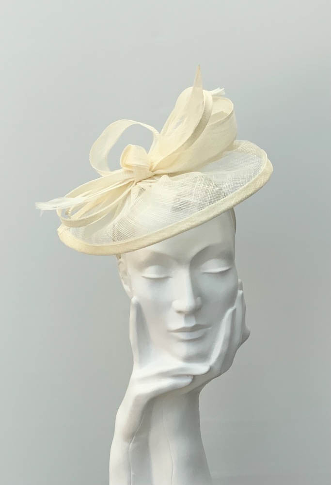 Cream pointed Disc Fascinator