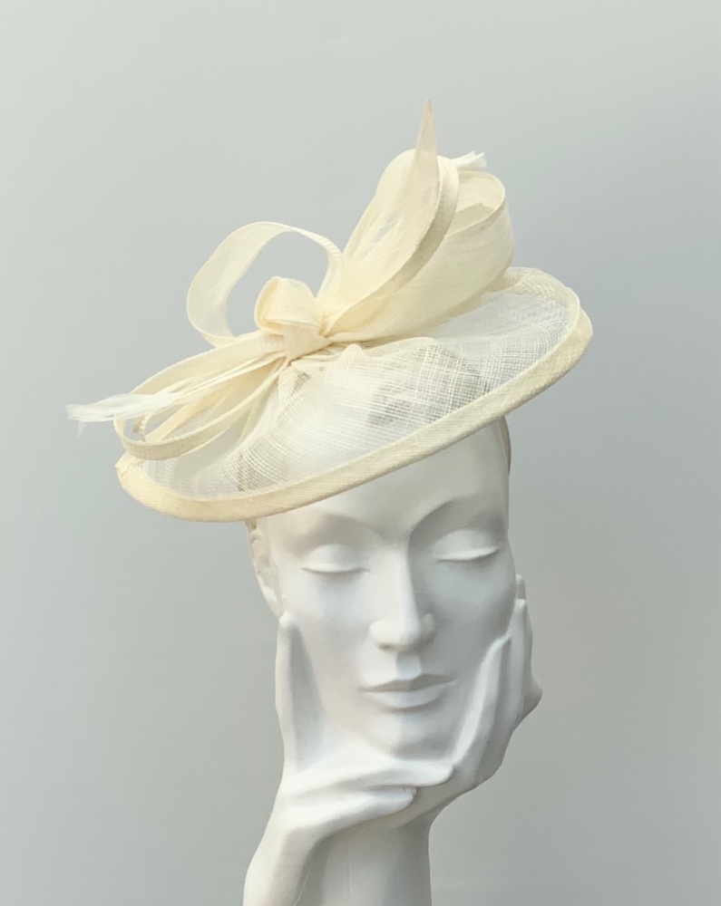 Cream pointed Disc Fascinator
