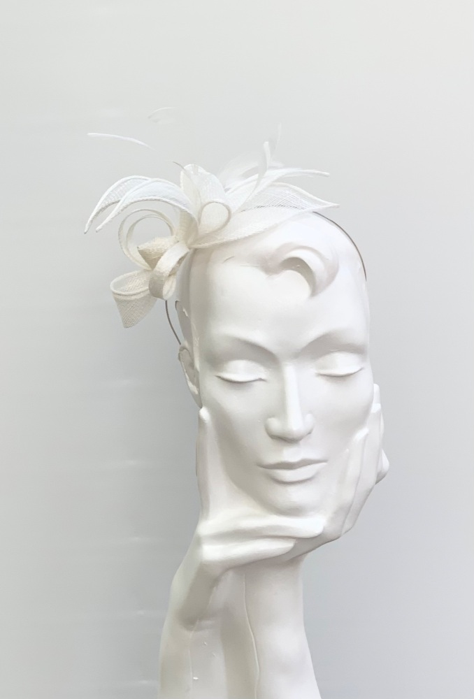 Cream Lily Small Fascinator