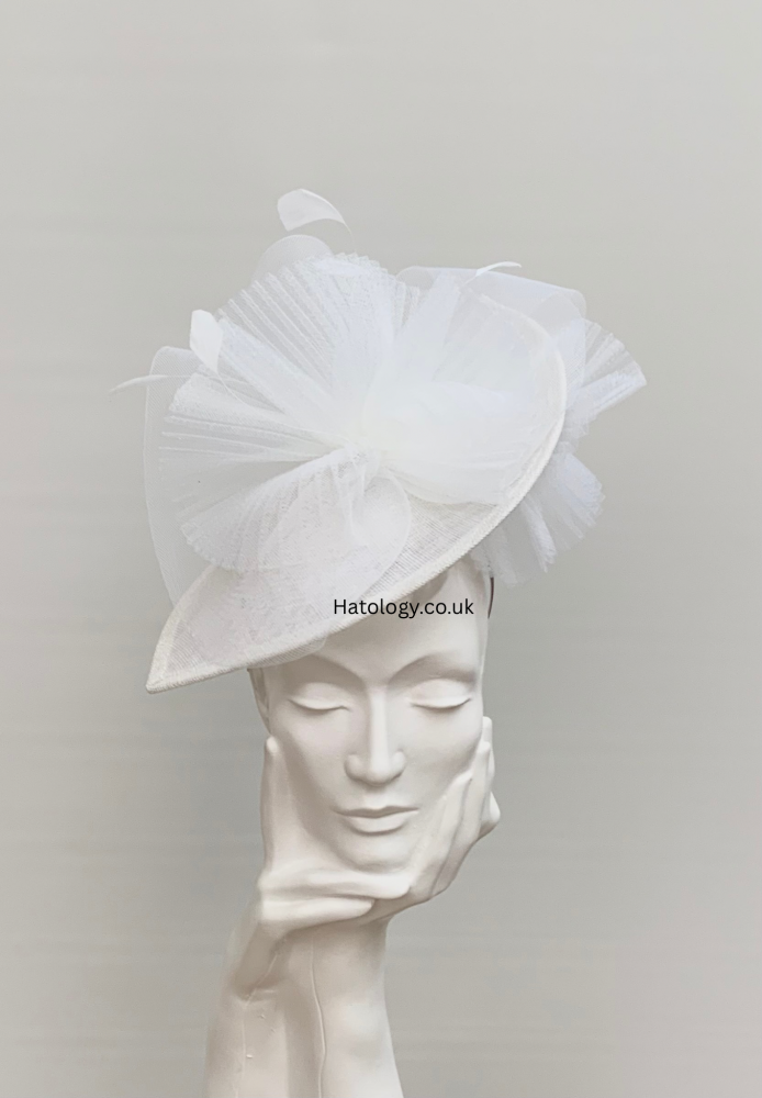 White and Cream Pleated Crin Cloud Saucer Fascinator