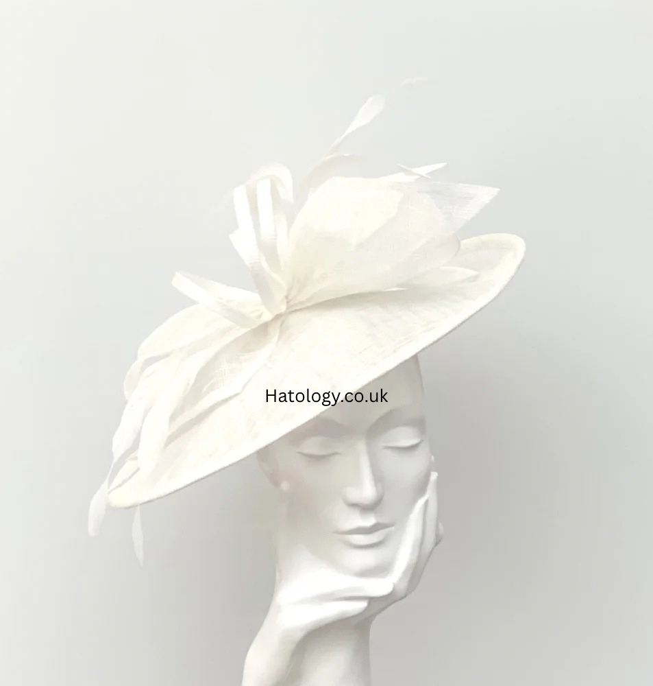 Pale Cream Bow Hatinator