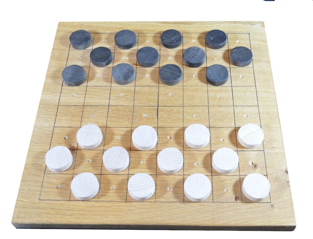 Reversible Tudor game board – oak board with beech wood draughts