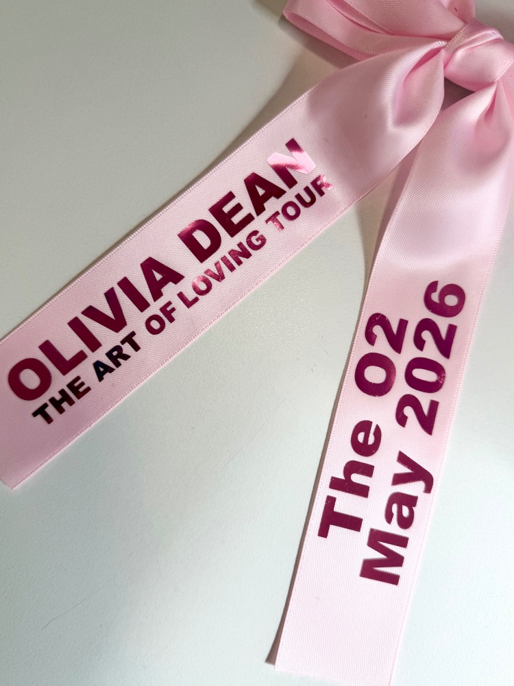 Olivia Dean Concert Bow