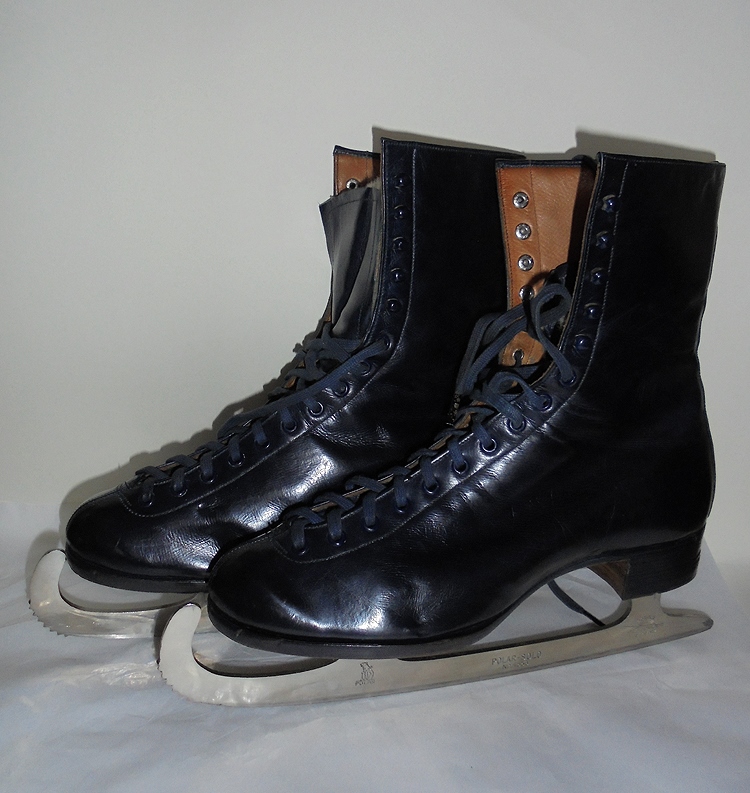 Leather Ice Skating Boots / Skates, Mobbs Bros Embekay Brand, Circa 1930s 