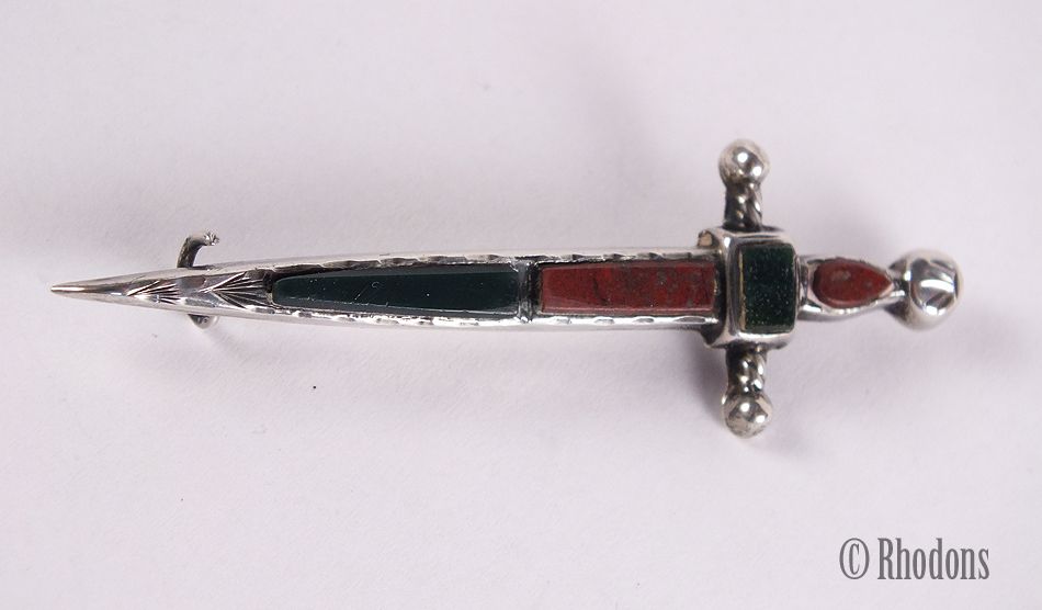 Scottish Silver & Polished Stone Sword / Dirk / Dagger Brooch. Early 1900s