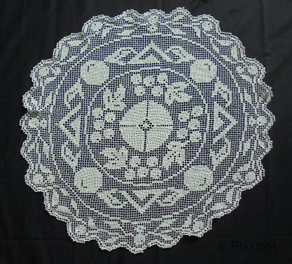 Knotted Lace Filet Table Centre Mat