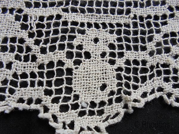 Knotted Lace Filet Table Centre Mat