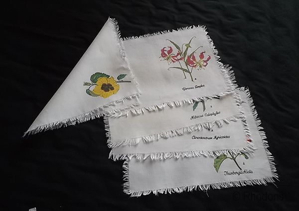 Table Place Mats-Set Of 4 - Printed Linen Floral Motifs