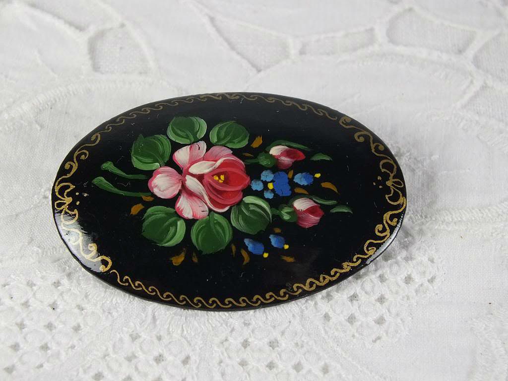 Russian Laquered Brooch. Vintage Jewelry