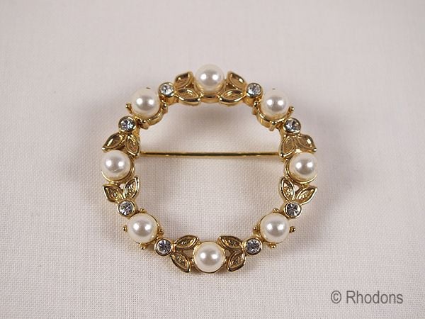 Faux Pearl & Gilt Wreath Brooch | Vintage Costume Jewellery