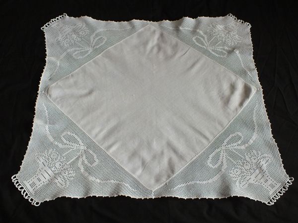 Antique Linen & Crochet Lace Tablecloth-Basket Pattern