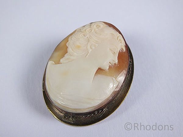 Carved Cameo Brooch-Antique 