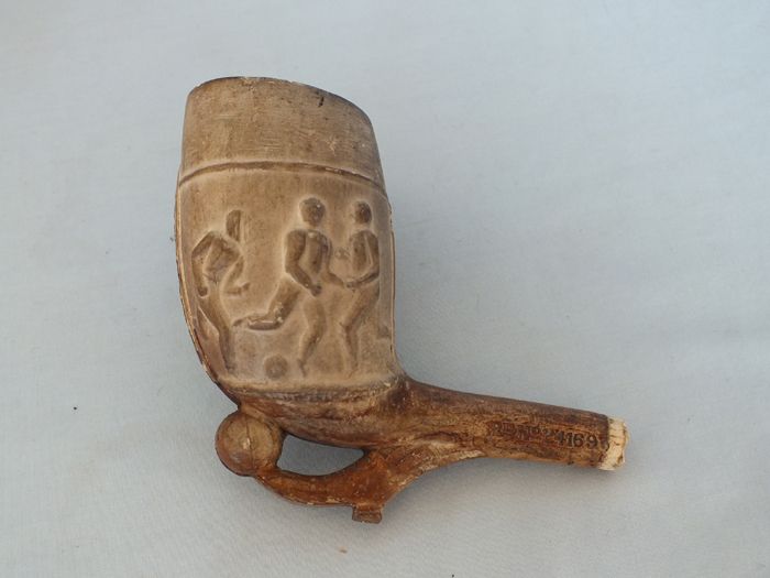 Victorian Figural Clay Pipe Bowl, Football Players, Rugby Players