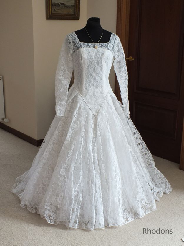 Vintage White Lace Wedding Dress | 1950s or 1960s Wedding Gown