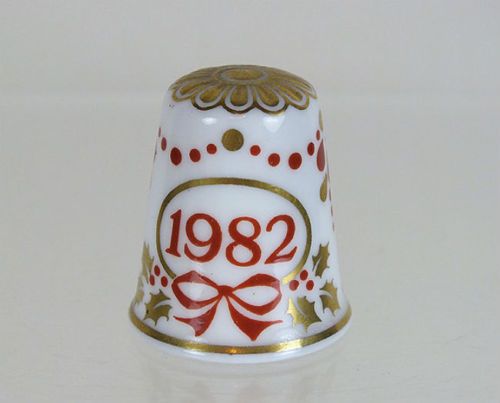 Collectable Thimble, Christmas 1982, Spode Fine Bone China, Boxed 