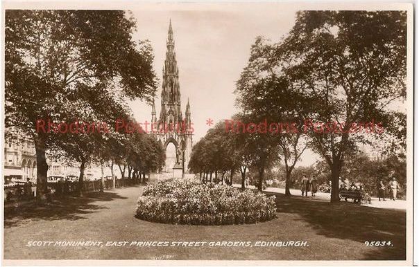 Scott Monument, East Princess Street Gardens, Edinburgh Postcard 