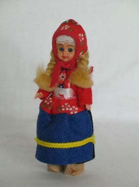 Vintage Dutch Souvenir Costume Doll, City of Marken Holland