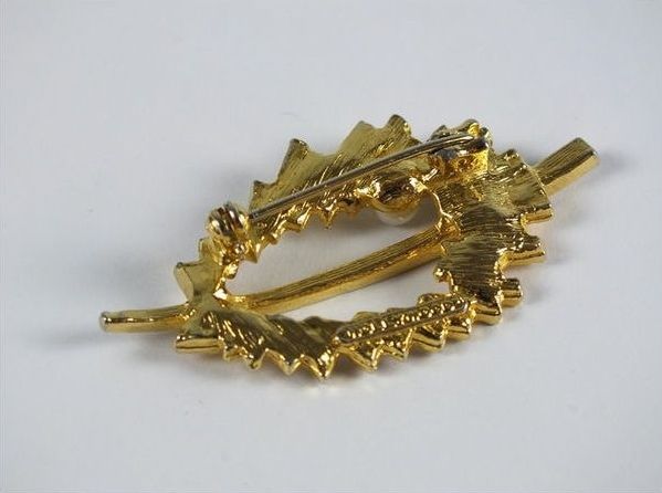 Leaf and Faux Pearl Pin Brooch-Hollywood Jewellery-Circa 1950s,1960s Vintage