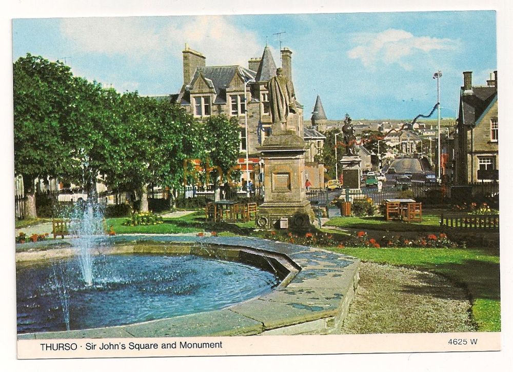 Thurso - St Johns Square And Monument, Colour Photo Postcard  