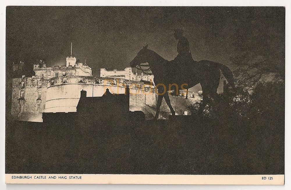 Edinburgh Castle And Haig Statue, Floodlit View Postcard 