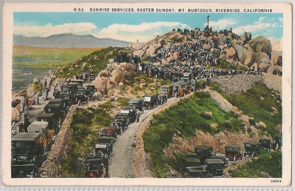 USA: California. Mt Rubidoux, Riverside, California. Sunrise Services, Easter Sunday. Circa 1920s