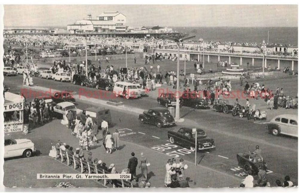 Britannia Pier Great Yarmouth 1950s Photo View Postcard