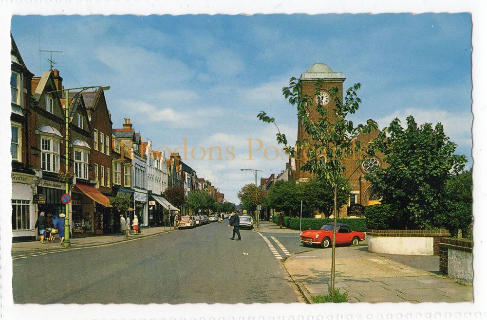 Connaught Avenue, Frinton on Sea Essex-1970s Photo Postcard