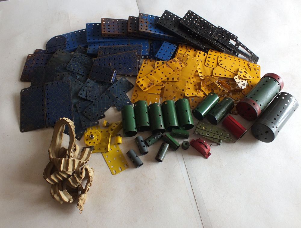 Meccano-Vintage Mixed Coloured Parts Lot-Metal Plastic Rubber