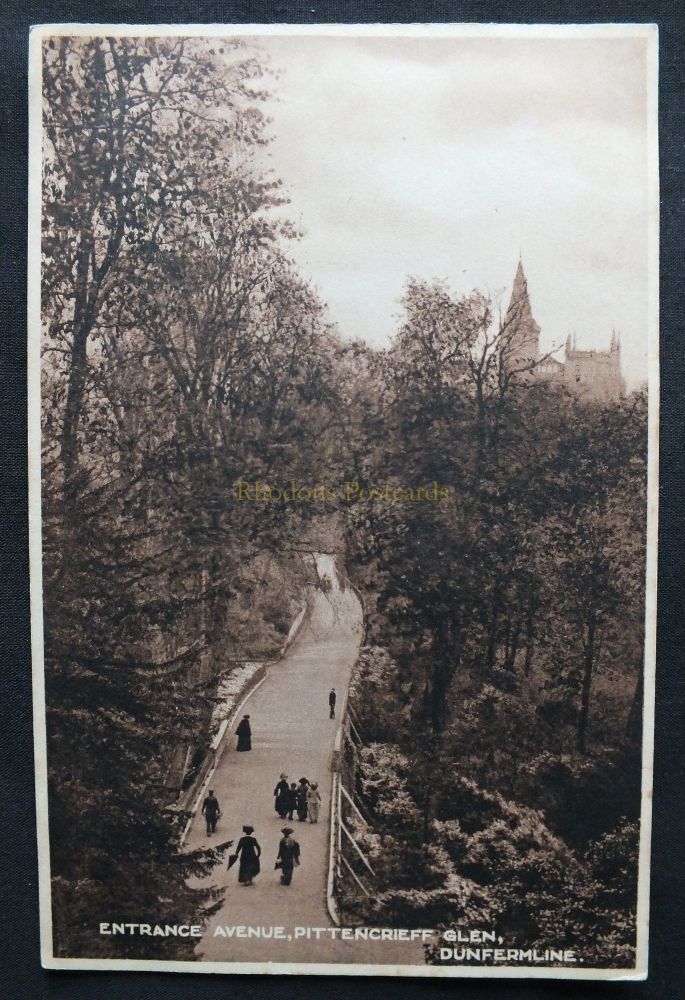 Scotland - Entrance Avenue, Pittencrieff Glen, Dunfermline - Early 1900s Postcard