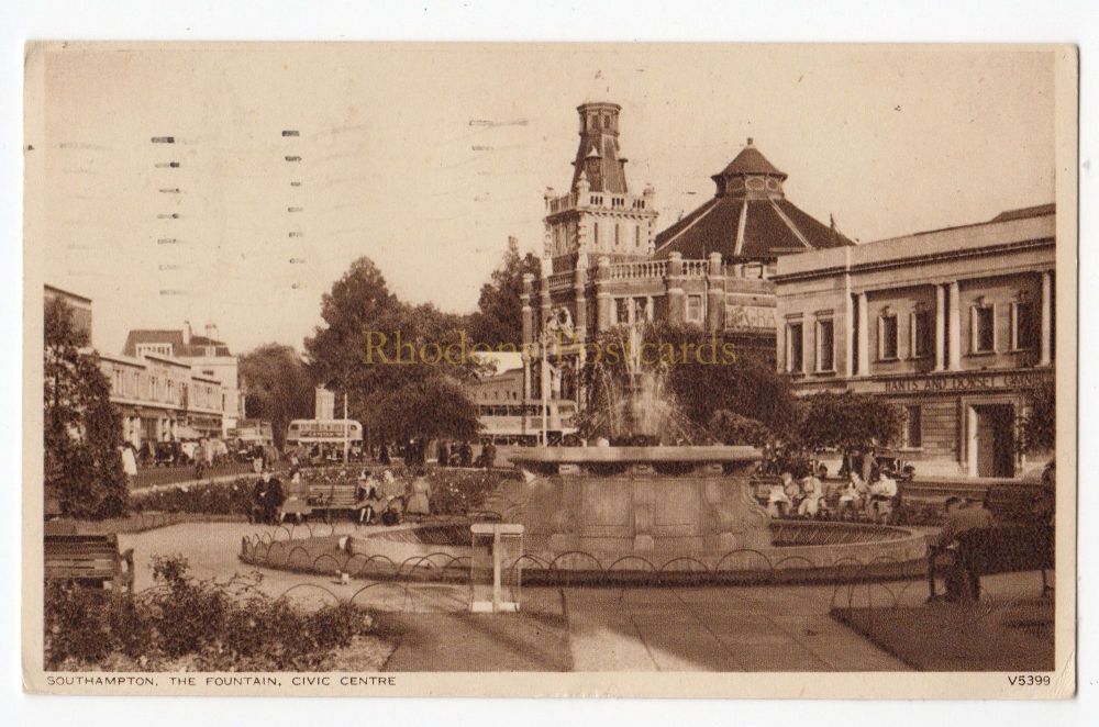 Southampton, Hampshire - The Fountain And Civic Centre - 1950s Postcard
