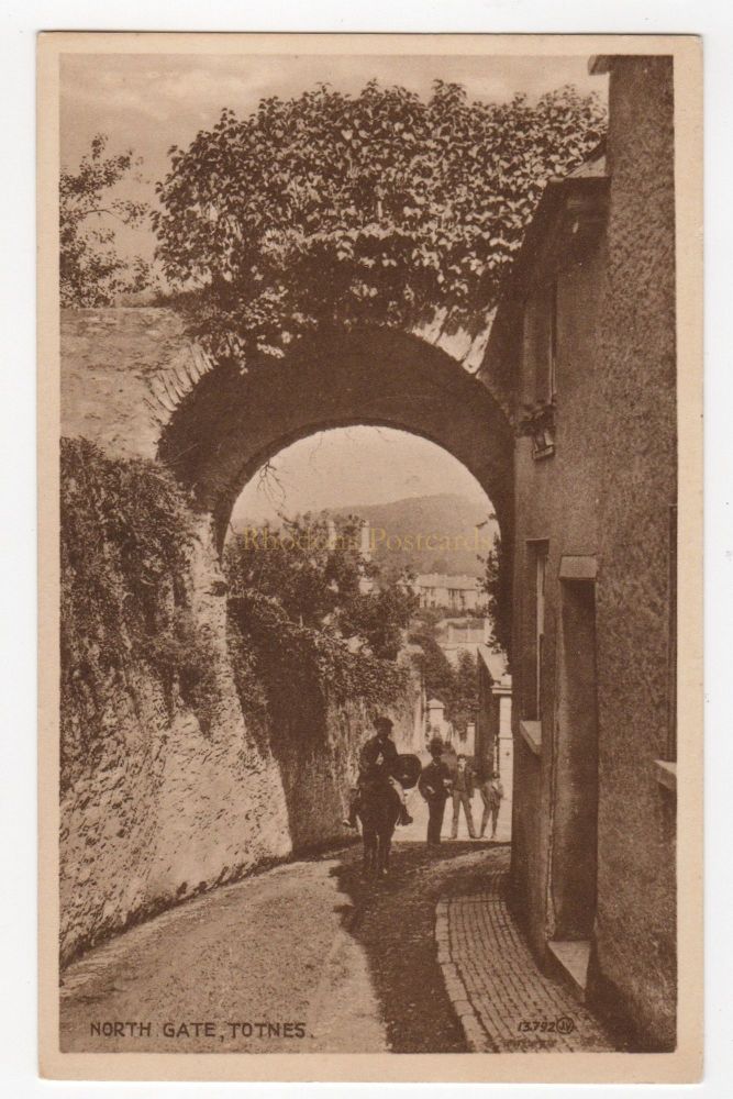 North Gate Totnes Devon - Circa 1930s Postcard - Local Publisher