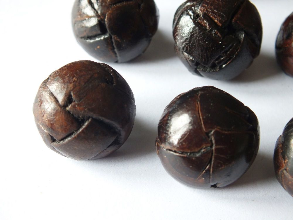 Leather Berlebeck Buttons x12-20mm Diameter-Leather Loop Shanks-Circa 1950s/60s Vintage