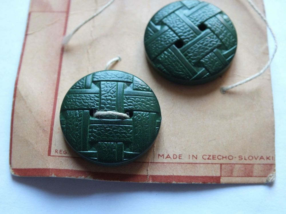 Czech Green Celluloid Basket Weave Buttons x3 On Card- 23mm Diameter-Circa 1930s Fashionable Brand