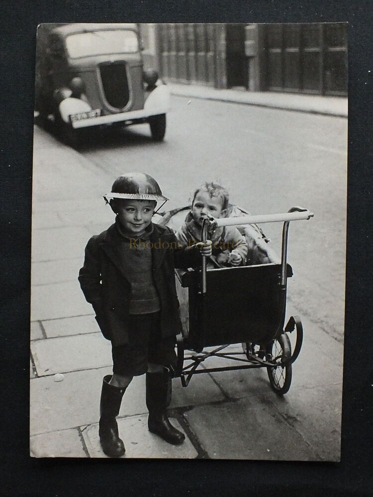 Eastenders In The Blitz, October 1940-Reproduction George Rodge Photo Postcard