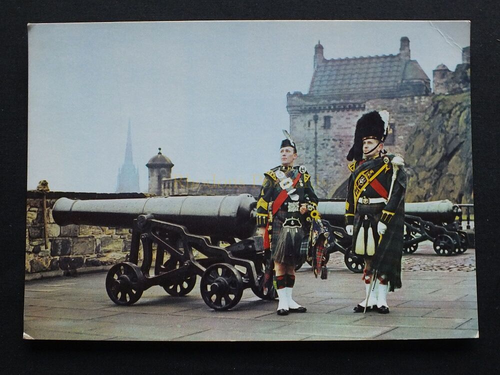 Pipe Major and Drum Major-Queens Own Highlanders-Edinburgh Castle Postcard