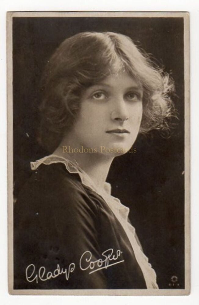 Miss Mary DAVISON, Talbot Road South Shields Co Durham July 1918 | Gladys Cooper RPCC